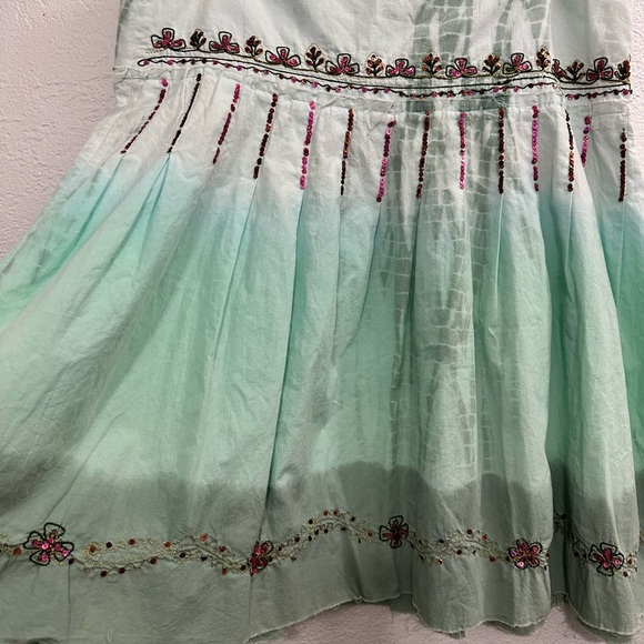 Women’s raindrops pleated the dye skirt with sequin and bead accents - Picture 2 of 5